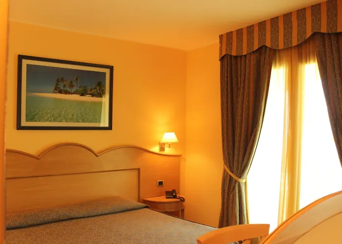 מלון Blu Tropical 4*