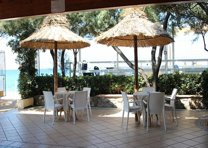 Blu Tropical מלון זמברונה