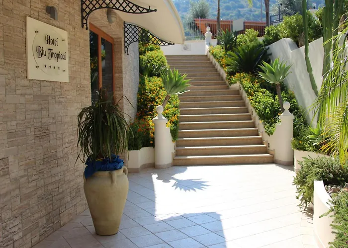 מלון Blu Tropical זמברונה
